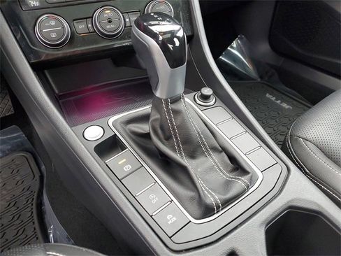 Certified 2022 Volkswagen Jetta SEL image 28