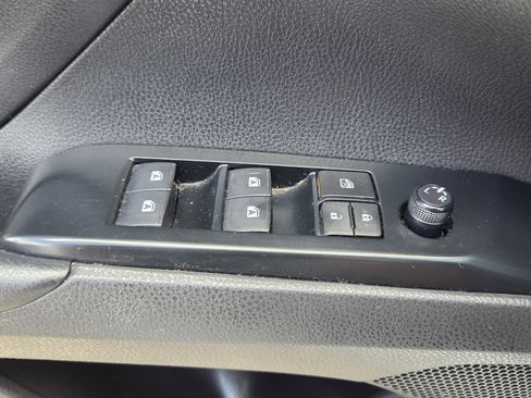 Used 2019 Toyota Camry LE FWD image 13
