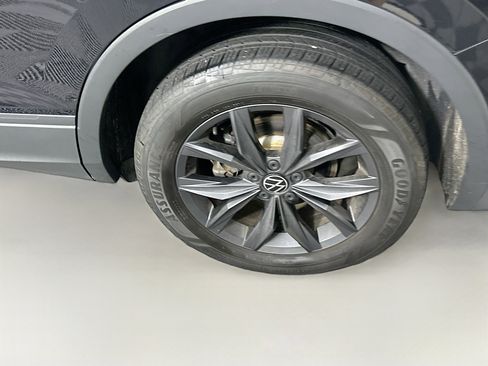 Used 2023 Volkswagen Tiguan SE image 11