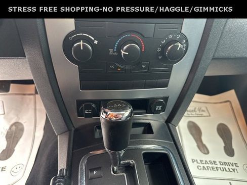 Used 2010 Jeep Commander Sport image 13