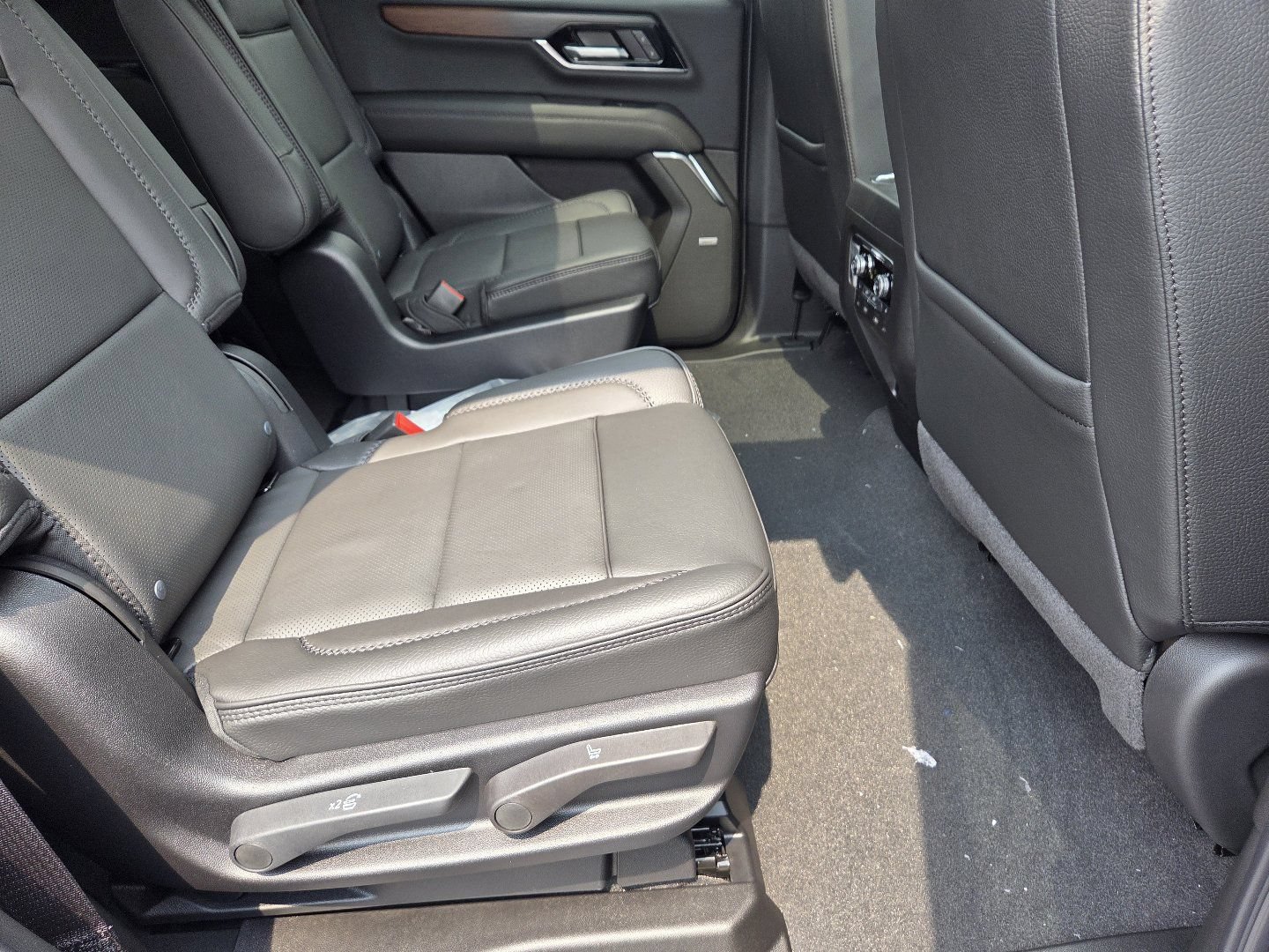New 2026 GMC Yukon Denali w/ Denali Reserve Package AWD/4WD image 25