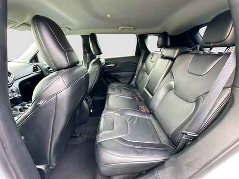 Used 2023 Jeep Cherokee Altitude Lux image 23