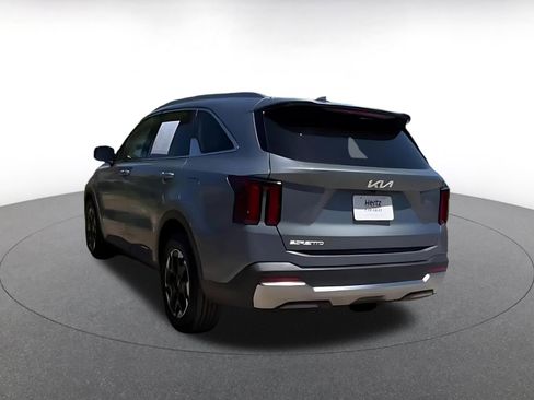 Used 2024 Kia Sorento S FWD image 11