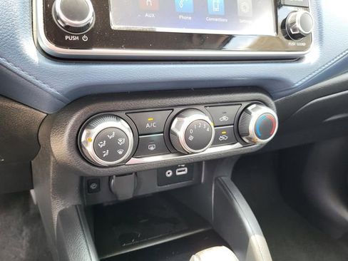 Used 2025 Nissan Versa SV FWD image 9