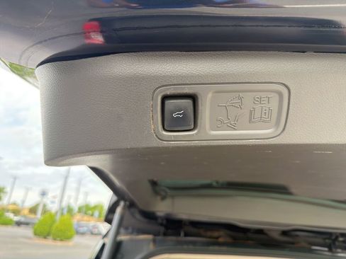 Used 2021 Ford Expedition XLT RWD image 6