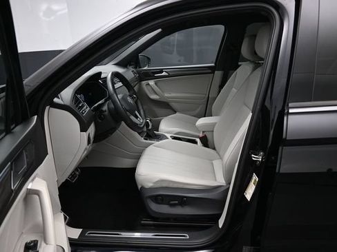 Used 2023 Volkswagen Tiguan SE R-Line FWD image 9