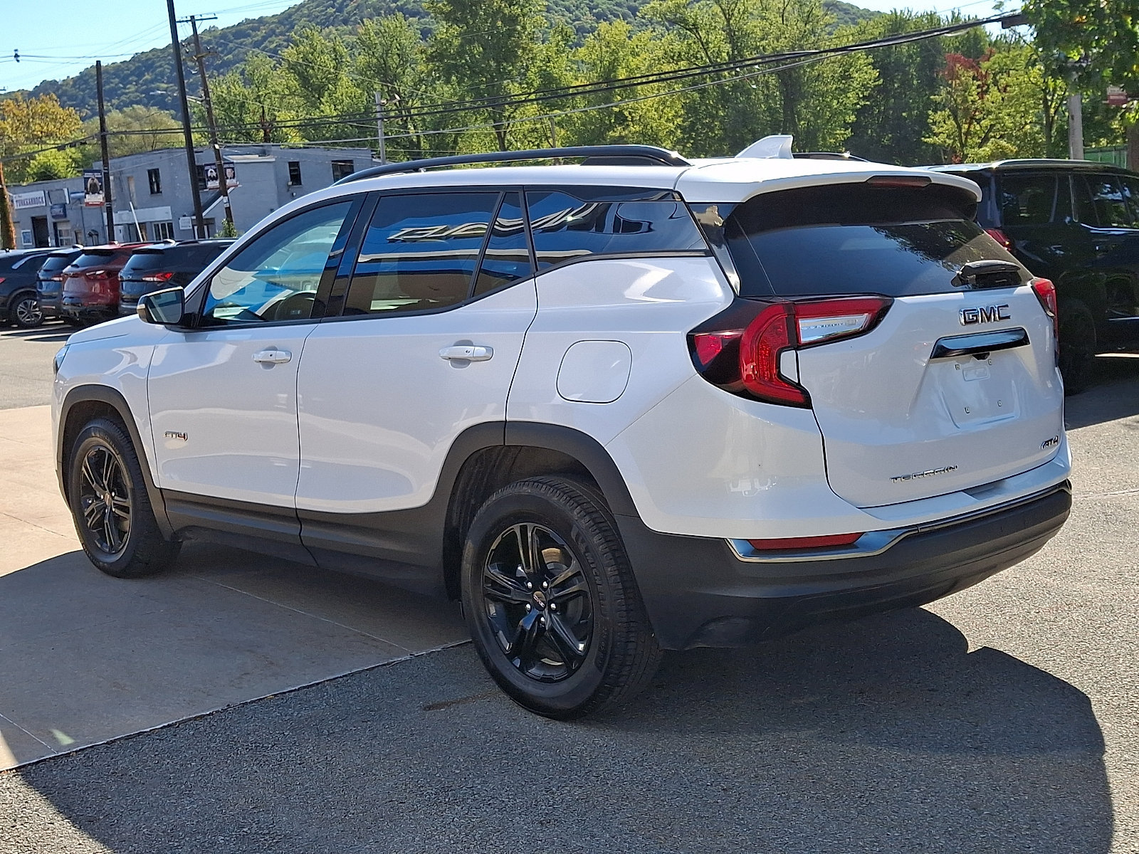 Used 2022 GMC Terrain AT4 AWD/4WD image 4