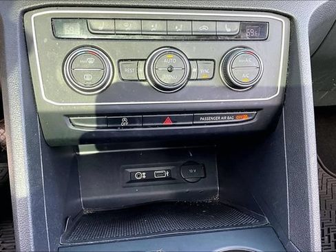Used 2019 Volkswagen Atlas SE w/ Panoramic Sunroof Package FWD image 16