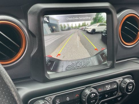 Used 2021 Jeep Gladiator Mojave AWD/4WD image 33