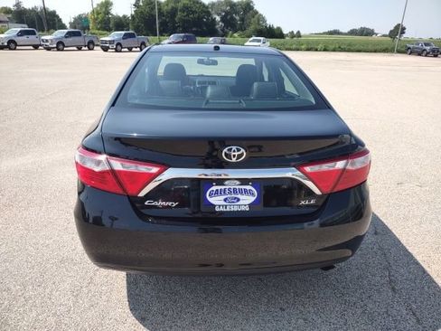 Used 2017 Toyota Camry XLE w/ Moonroof Package FWD image 5