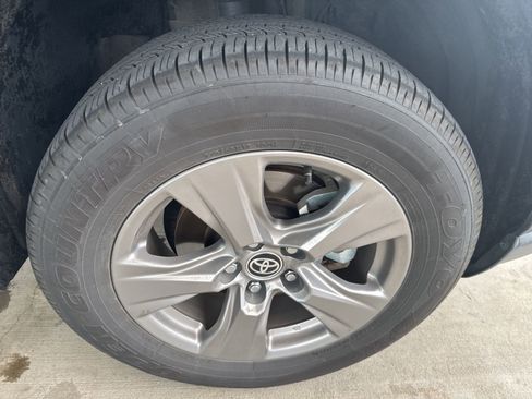 Used 2025 Toyota RAV4 LE image 35