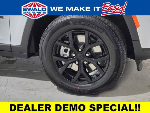 New 2025 Jeep Grand Cherokee L Altitude AWD/4WD image 11