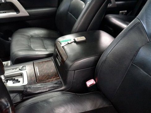 Used 2013 Toyota Land Cruiser image 34