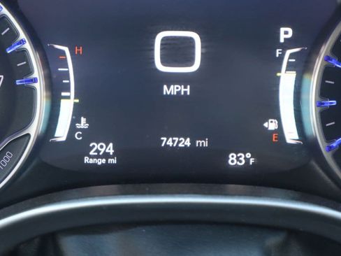 Used 2023 Chrysler Pacifica Touring-L FWD image 11