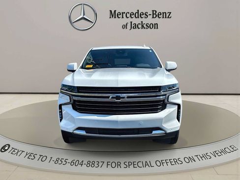Used 2023 Chevrolet Suburban LT w/ Luxury Package RWD image 3