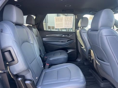 Used 2023 Buick Enclave Essence image 14