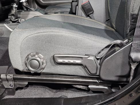 Used 2025 Jeep Wrangler Sport image 21