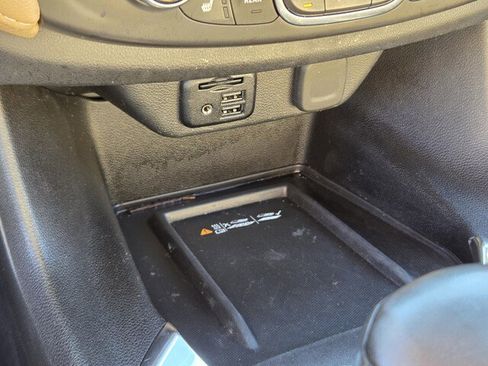 Used 2023 Chevrolet Traverse Premier image 10