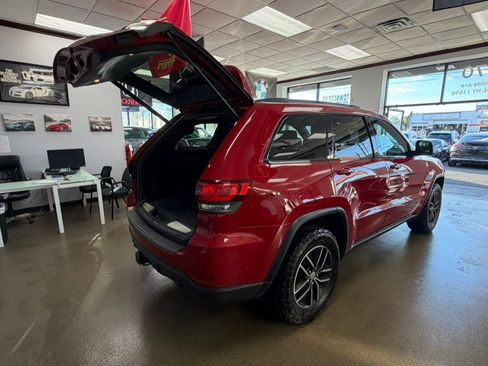 Used 2018 Jeep Grand Cherokee Trailhawk AWD/4WD image 15