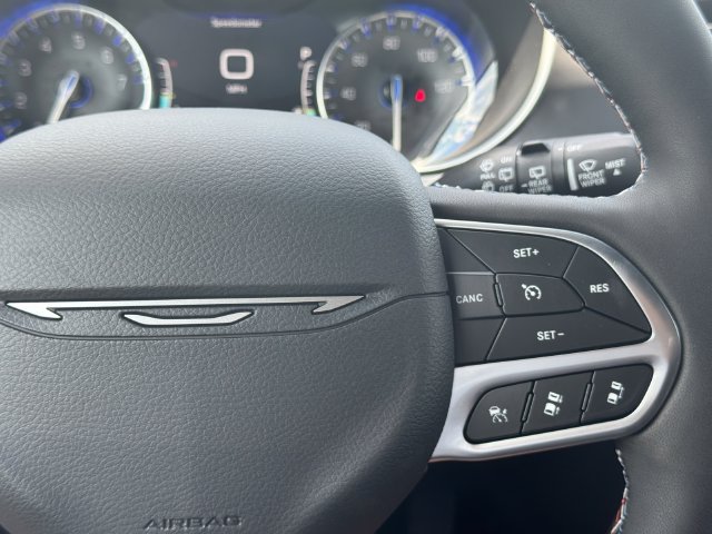 New 2027 Chrysler Pacifica Select AWD/4WD image 26