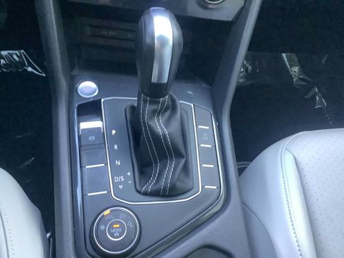 Used 2021 Volkswagen Tiguan SE AWD/4WD image 18