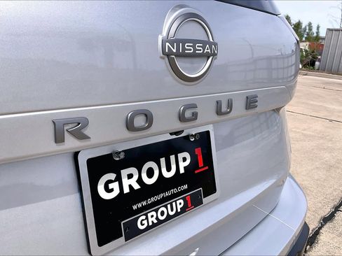 Used 2025 Nissan Rogue SV FWD image 11