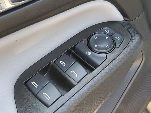 Certified 2023 Chevrolet Equinox LS image 24