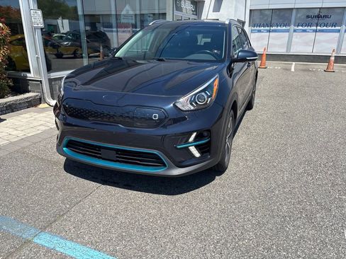 Used 2021 Kia Niro EX w/ Cold Weather Package FWD image 4