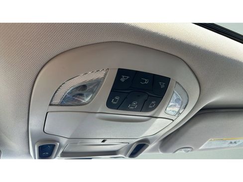 Used 2018 Chrysler Pacifica Limited FWD image 22