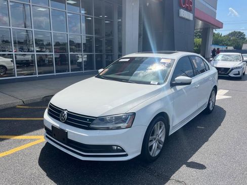 Used 2017 Volkswagen Jetta SEL image 3