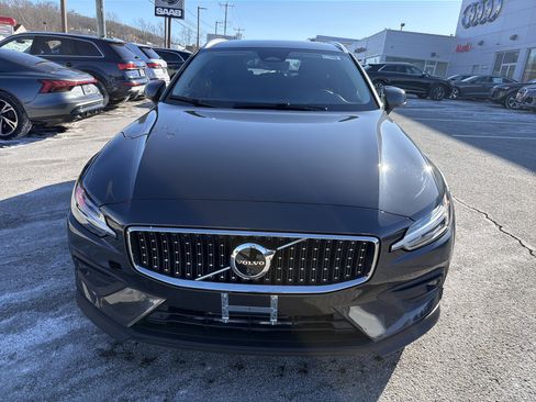 Used 2025 Volvo V60 B5 Cross Country Plus image 2