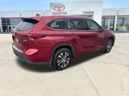 Used 2021 Toyota Highlander XLE w/ Protection Package #3 (TMS) AWD/4WD image 5