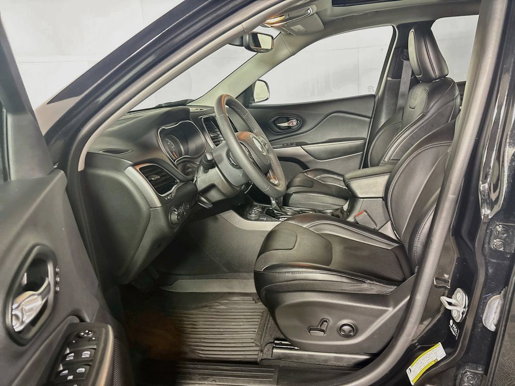 Used 2022 Jeep Cherokee Limited w/ Mopar Interior Package AWD/4WD image 11