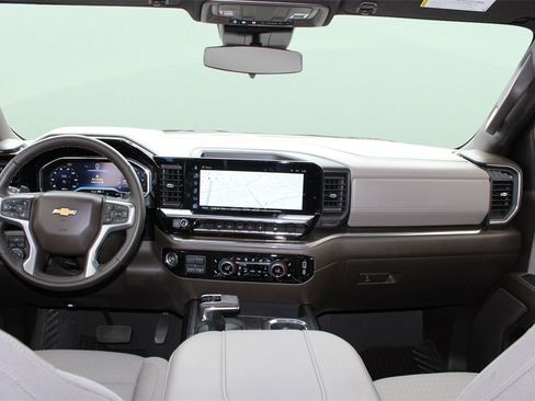 Used 2024 Chevrolet Silverado 1500 LT image 24