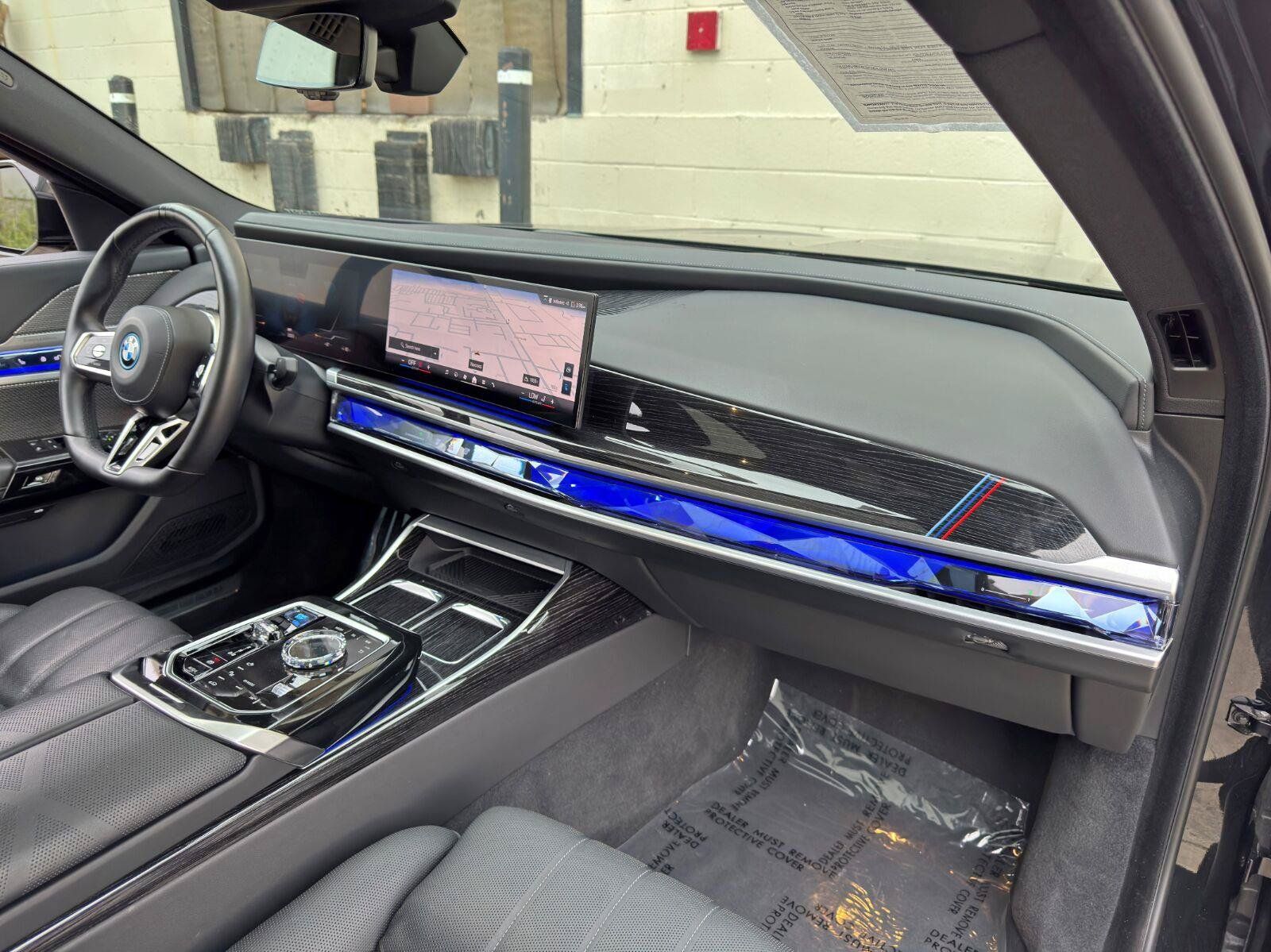 Used 2024 BMW i7 xDrive60 AWD/4WD image 15