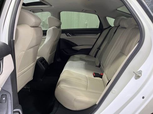 Used 2018 Honda Accord Touring image 10