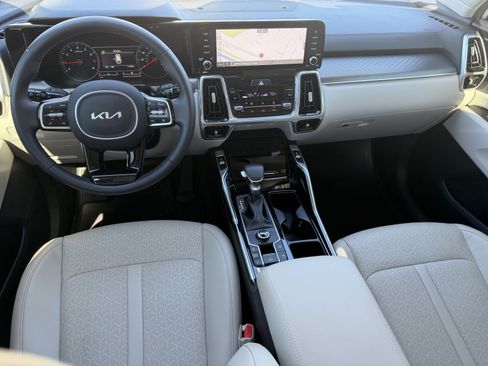 Certified 2022 Kia Sorento SX image 12