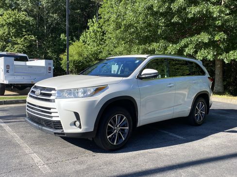 Used 2017 Toyota Highlander XLE AWD/4WD image 5