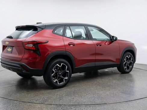 Used 2025 Chevrolet Trax LT image 9