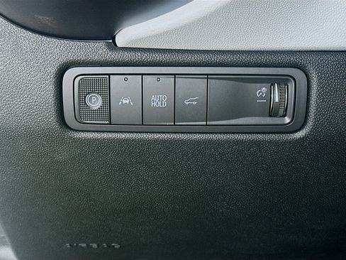 Used 2025 Chevrolet Equinox EV LT FWD image 17