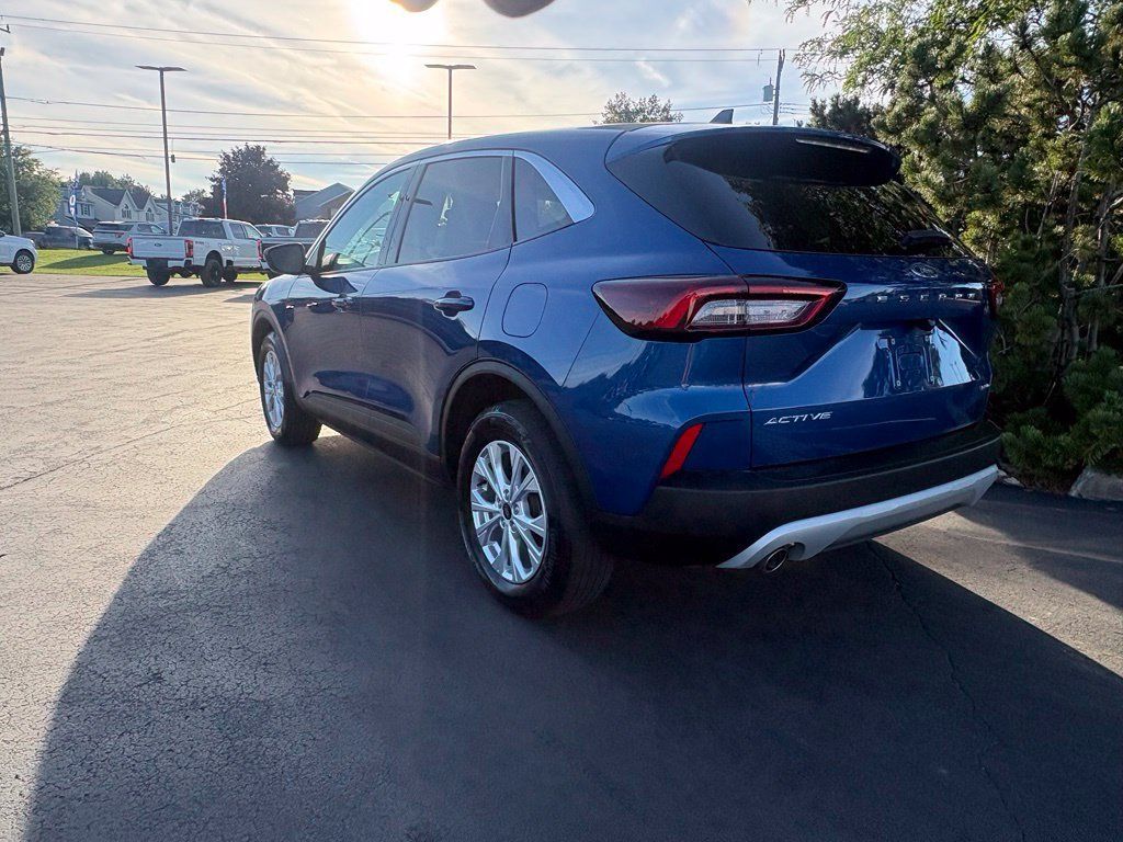 Used 2023 Ford Escape Active AWD/4WD image 3