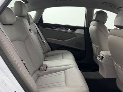 Used 2018 Genesis G80 3.8 RWD image 19