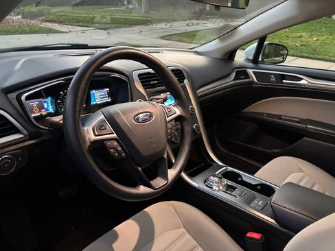 Used 2018 Ford Fusion S image 9