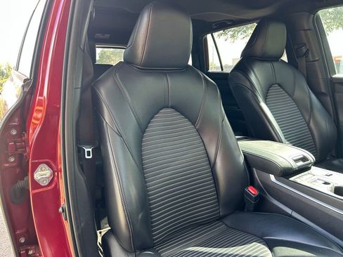 Used 2022 Toyota Highlander XSE FWD image 17