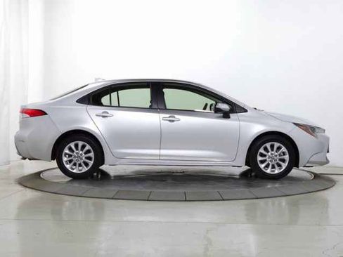Used 2020 Toyota Corolla LE w/ LE Convenience Package image 10