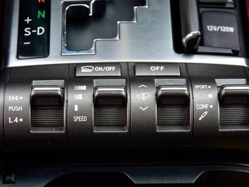 Used 2011 Lexus LX 570 4WD image 33