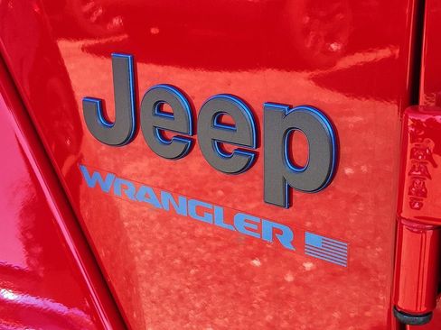 Used 2025 Jeep Wrangler Unlimited Sahara w/ Safety Group image 10