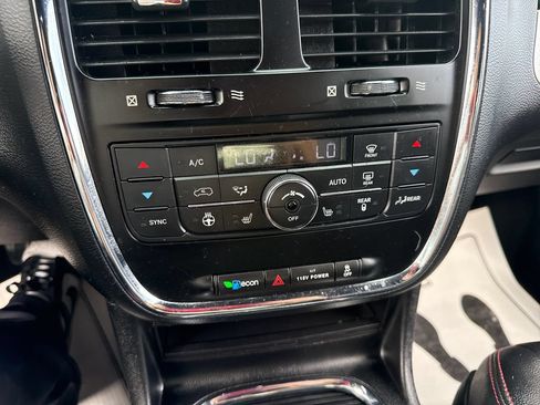 Used 2017 Dodge Grand Caravan GT FWD image 36