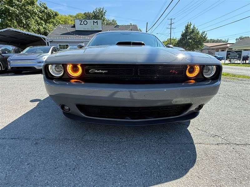 Used 2017 Dodge Challenger R/T RWD image 8