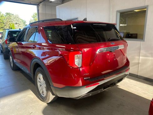 Used 2023 Ford Explorer XLT w/ Equipment Group 202A AWD/4WD image 3